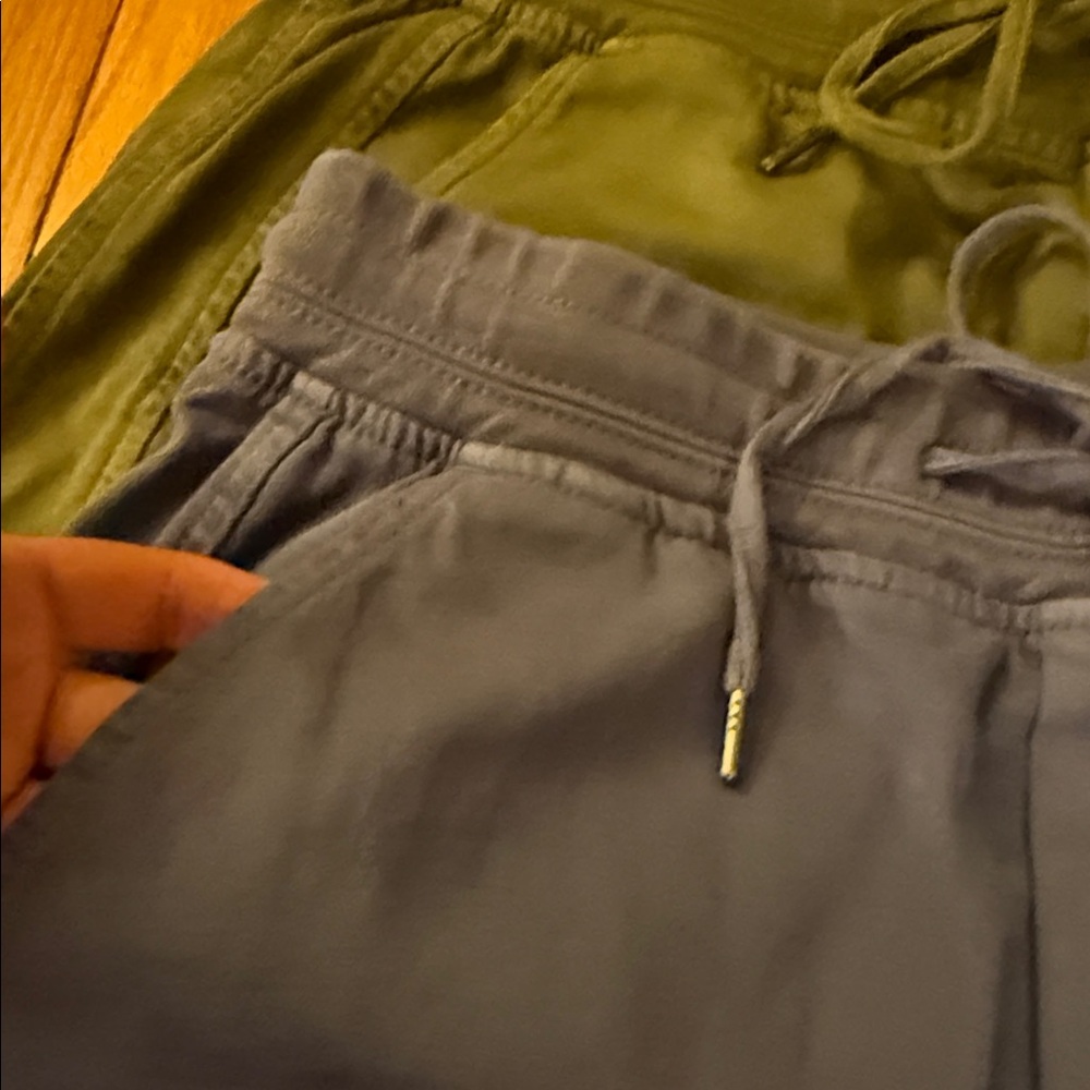 2 Pairs- NWT- GAP Women's Casual Shorts - Olive and Navy - Picture 3 of 8